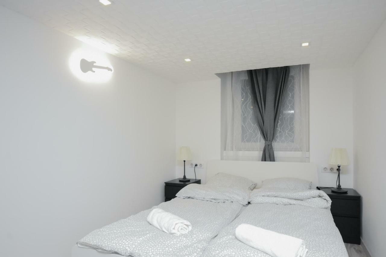 Modern Design Apartment In The City Center Budapest Esterno foto